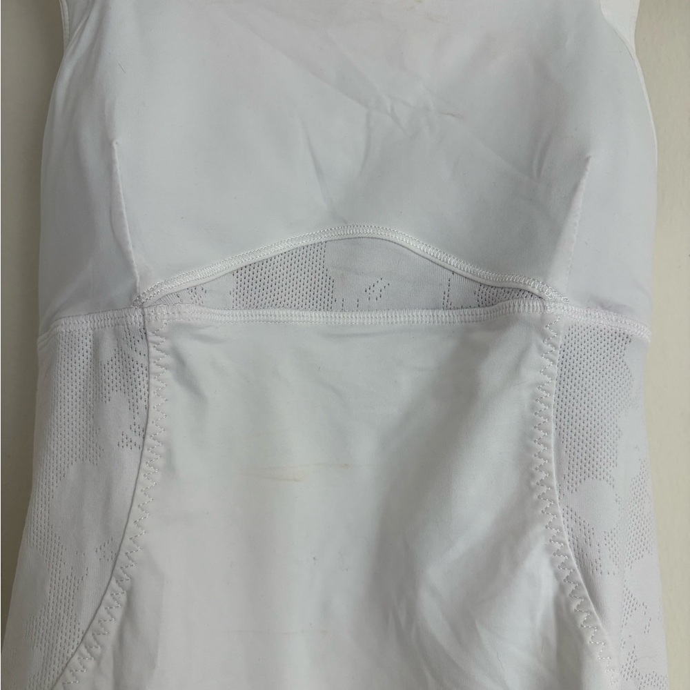 LuluLemon Chaturanga Tank Top in White NEW - Picture 2 of 13